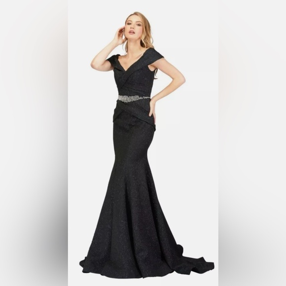 TERANI GOWN - Picture 2 of 11